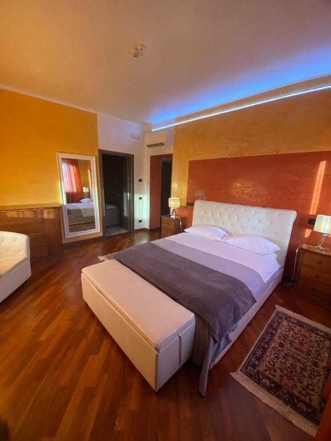 B2In Suite & Office Capriate San Gervasio Exteriör bild