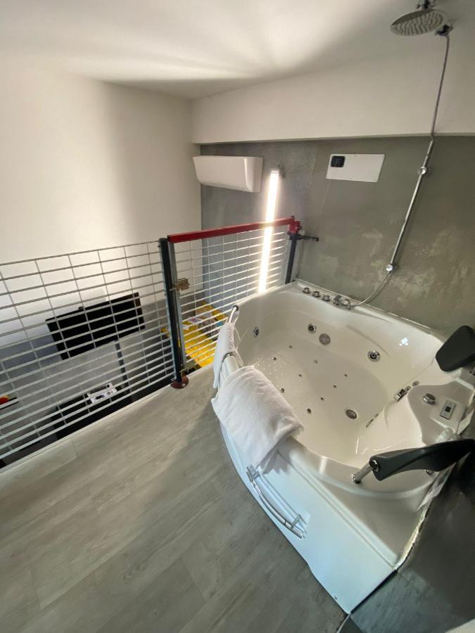 B2In Suite & Office Capriate San Gervasio Exteriör bild